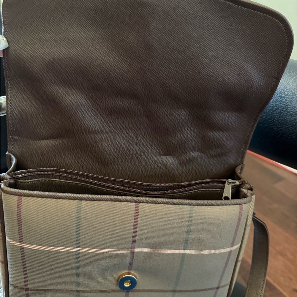 Like New!  Burberrys Vintage Novacheck Crossbody Bag - Picture 4 of 8